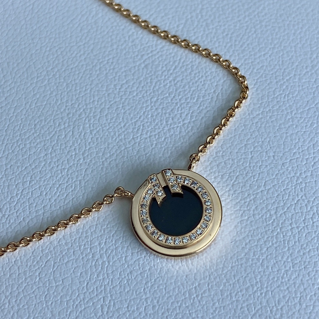 T Diamond Circle Pedant Necklace – LUX VERSE Luxury Designer Fashion Outlet