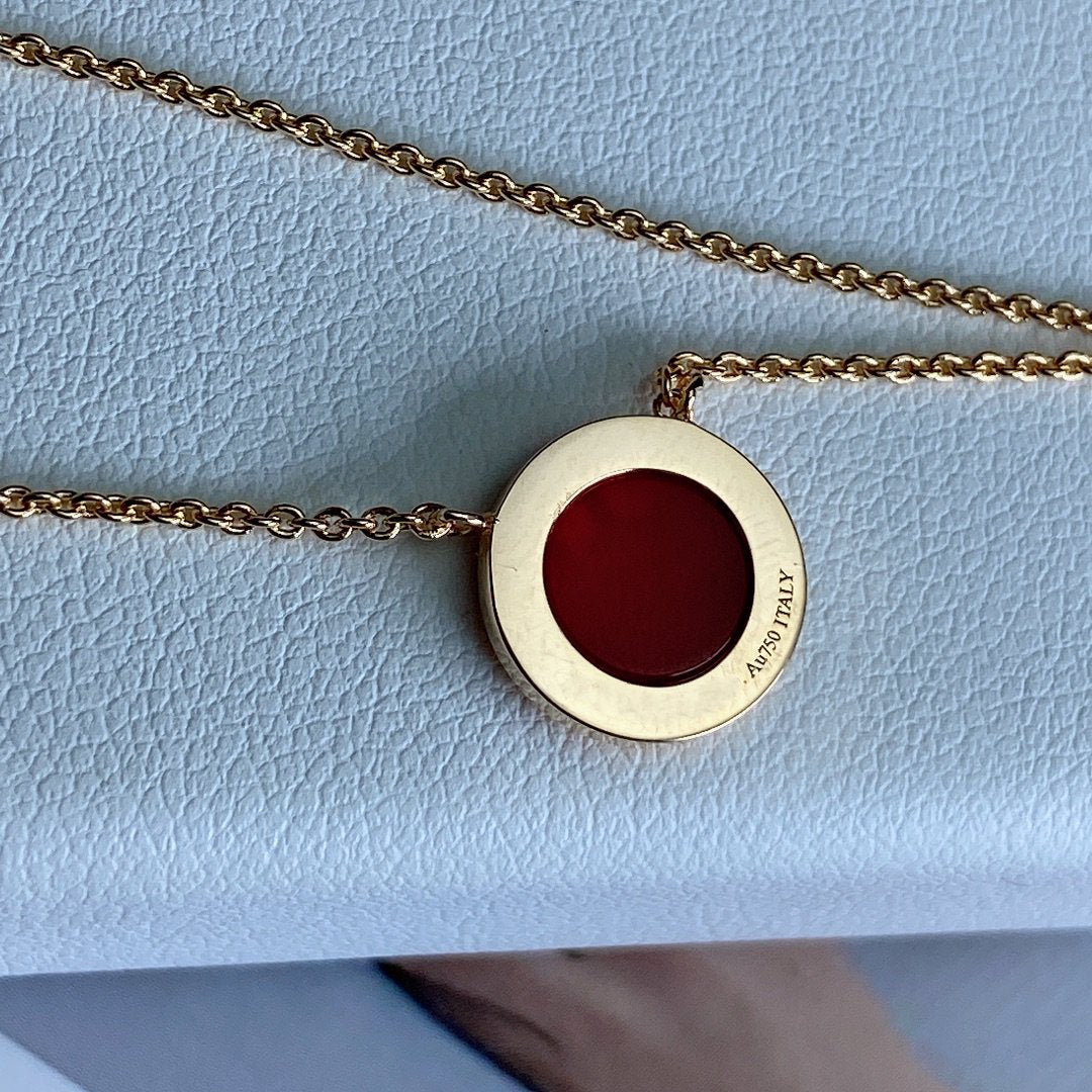 T Diamond Circle Pedant Necklace – LUX VERSE Luxury Designer Fashion Outlet