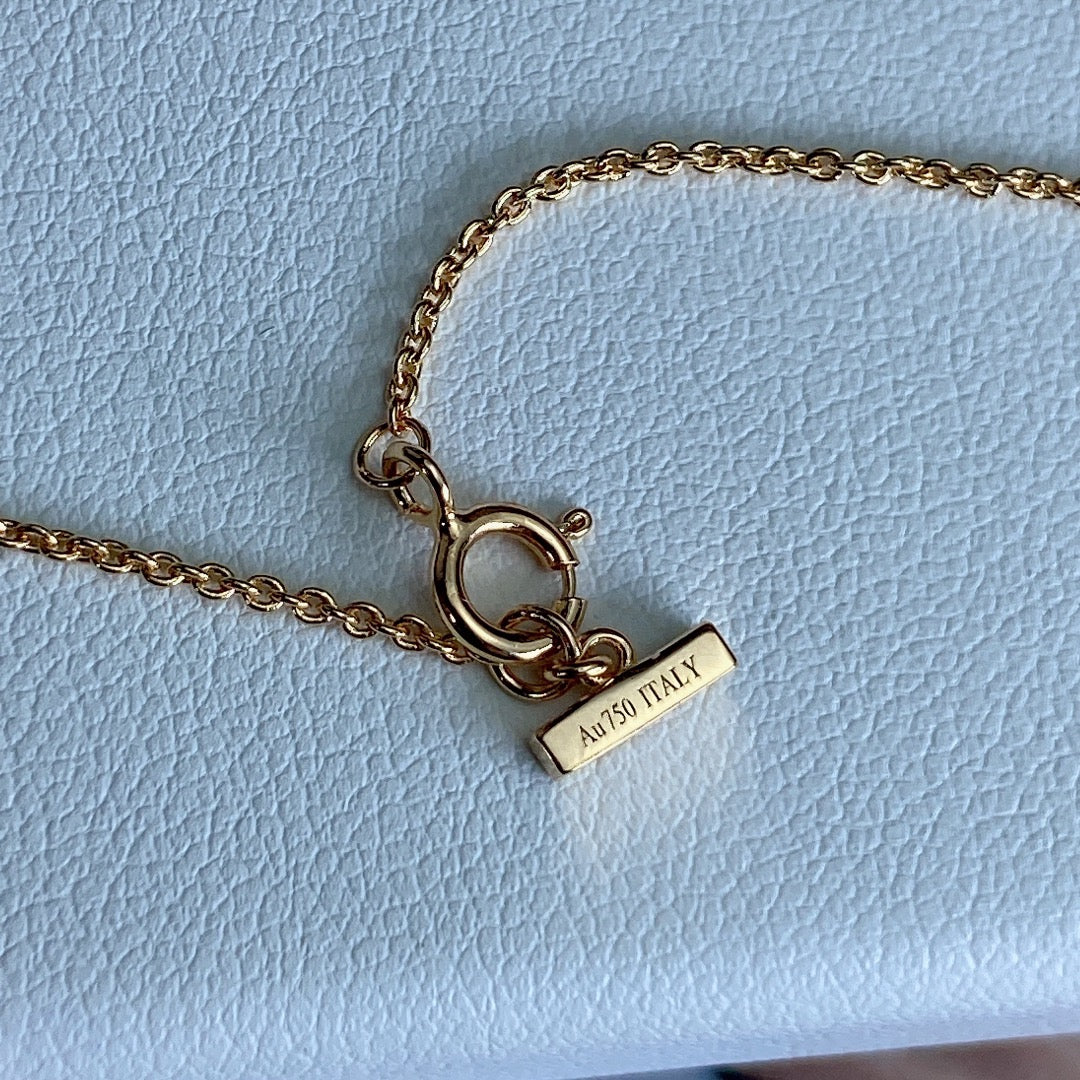 T Diamond Circle Pedant Necklace – LUX VERSE Luxury Designer Fashion Outlet