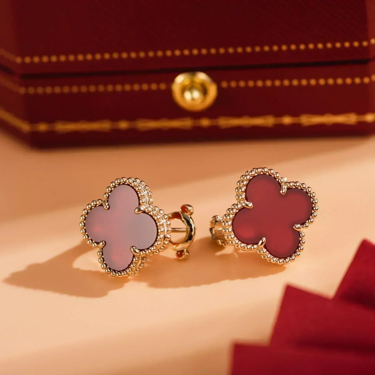 Clover Medium 1 Motifs Carnelian  Earrings – LUX VERSE Luxury Designer Fashion Outlet