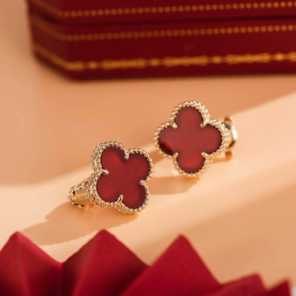 Clover Medium 1 Motifs Carnelian  Earrings – LUX VERSE Luxury Designer Fashion Outlet