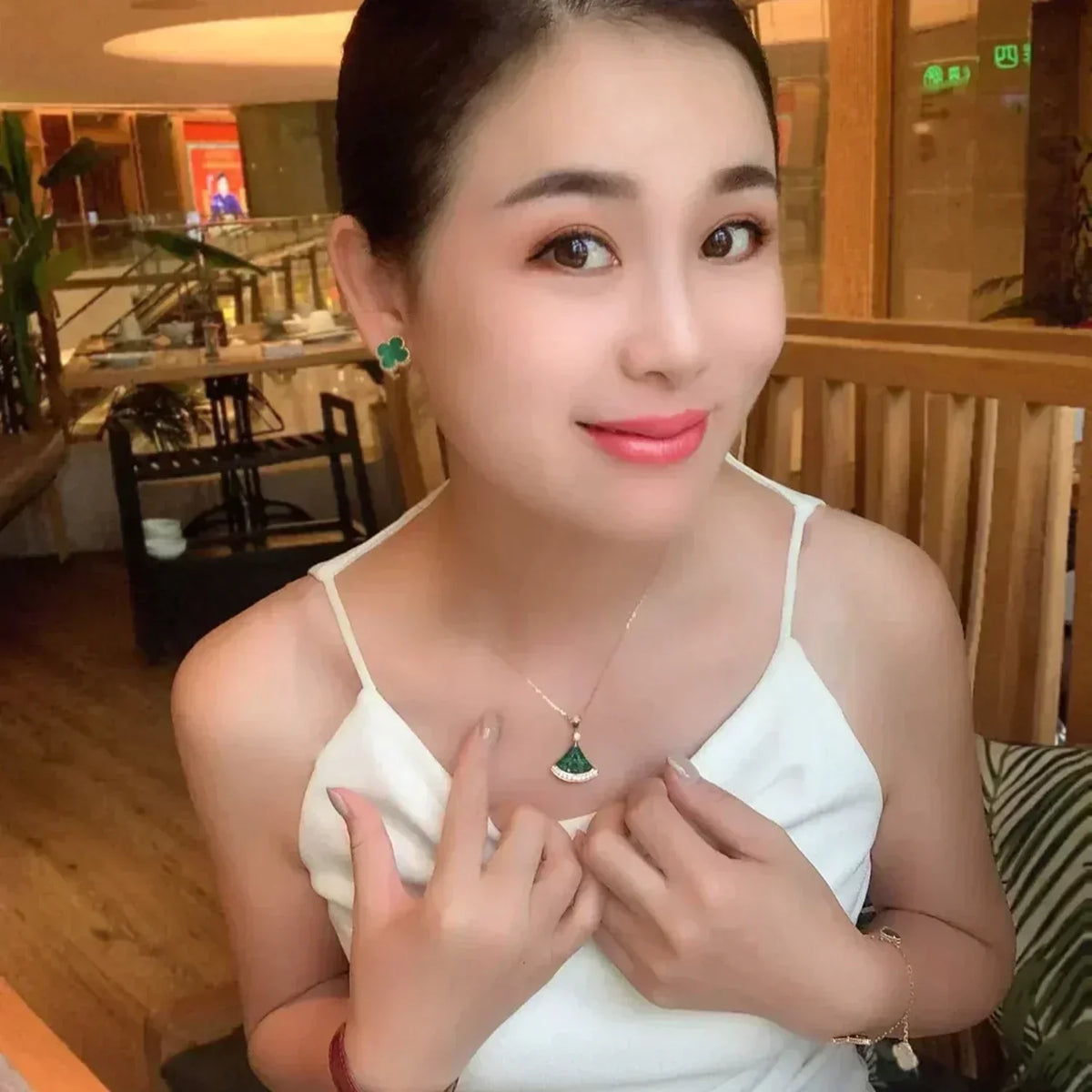 Clover Medium 1 Motifs Malachite  Earrings – LUX VERSE Luxury Designer Fashion Outlet