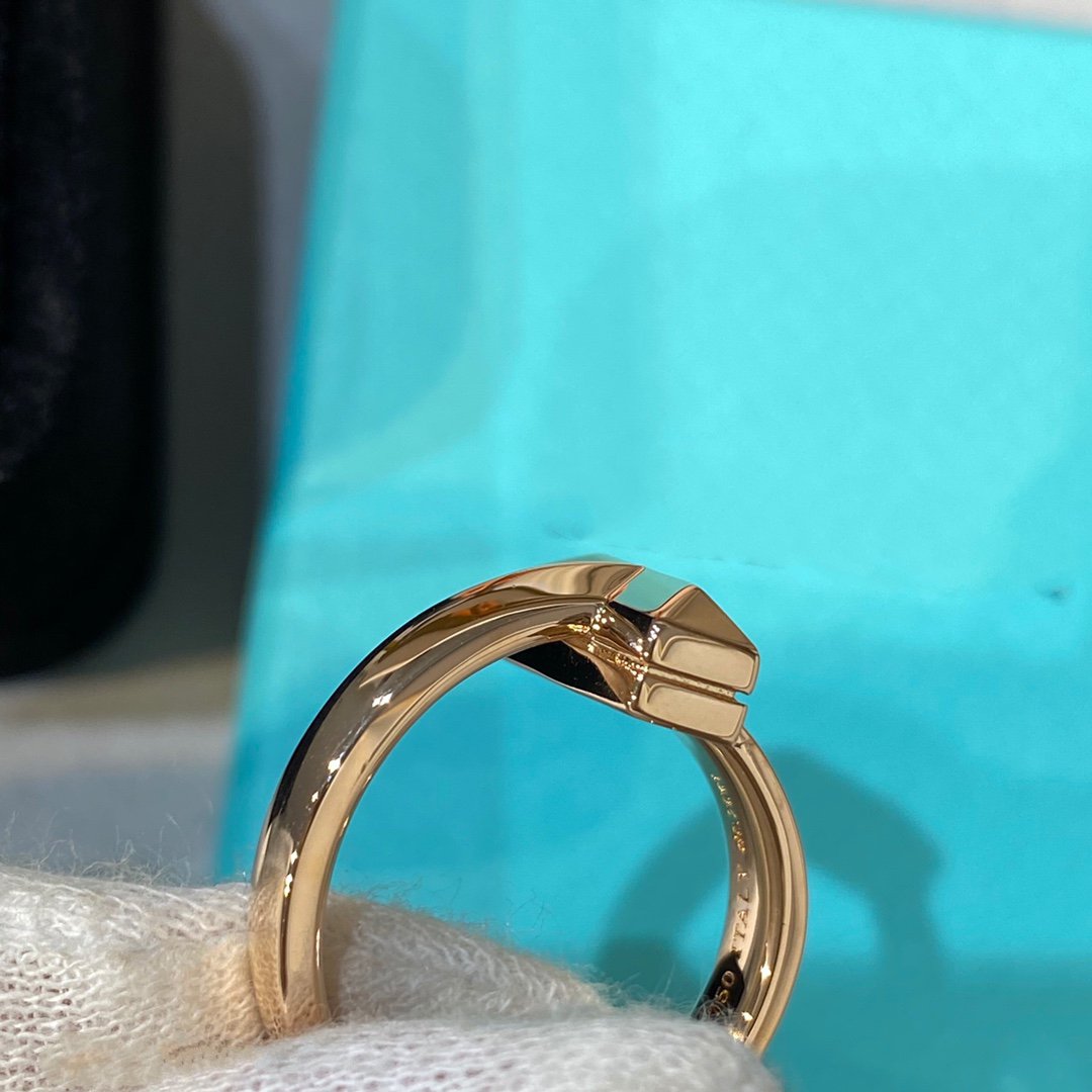 T Wire Medium Diamond Ring – LUX VERSE Luxury Designer Fashion Outlet