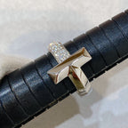 T Wire Medium Diamond Ring – LUX VERSE Luxury Designer Fashion Outlet