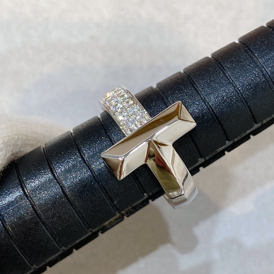 T Wire Medium Diamond Ring – LUX VERSE Luxury Designer Fashion Outlet