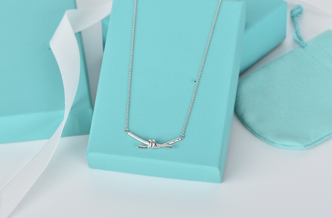 Knot Necklace – LUX VERSE Luxury Designer Fashion Outlet