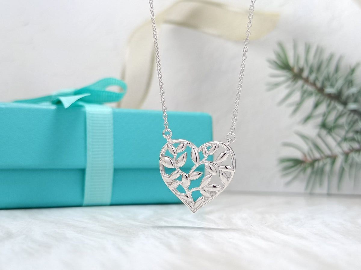 Heart Leaf Pedant Necklace – LUX VERSE Luxury Designer Fashion Outlet