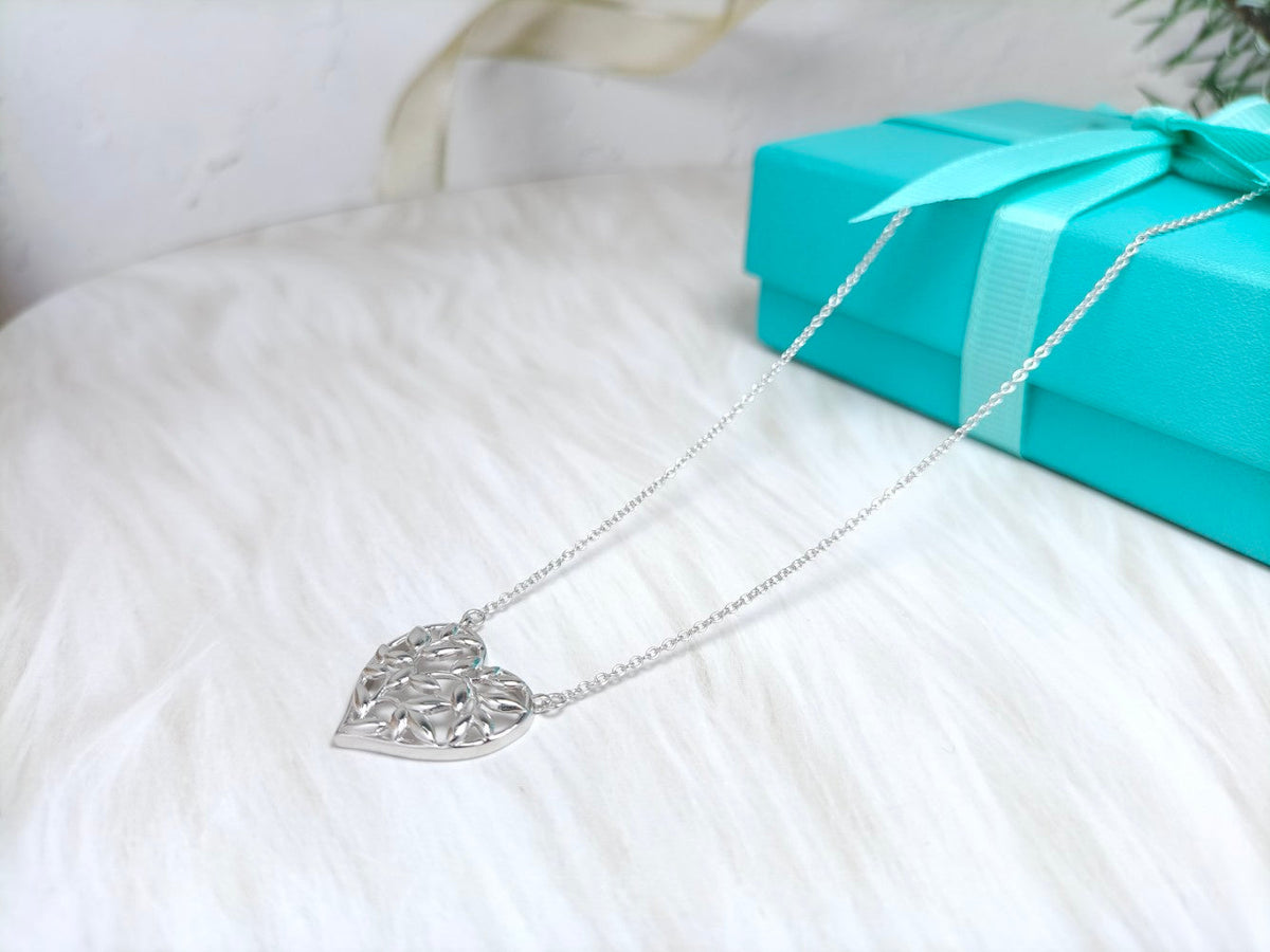 Heart Leaf Pedant Necklace – LUX VERSE Luxury Designer Fashion Outlet