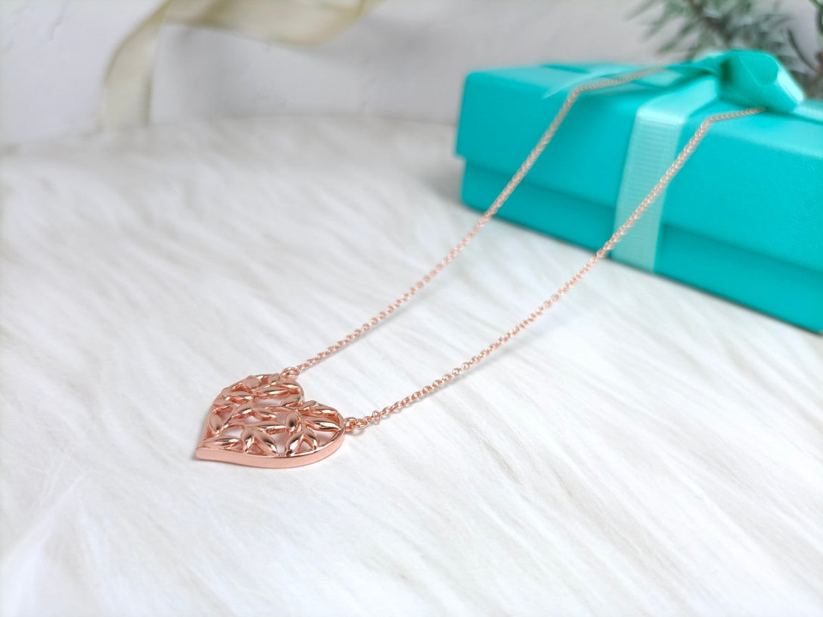 Heart Leaf Pedant Necklace – LUX VERSE Luxury Designer Fashion Outlet
