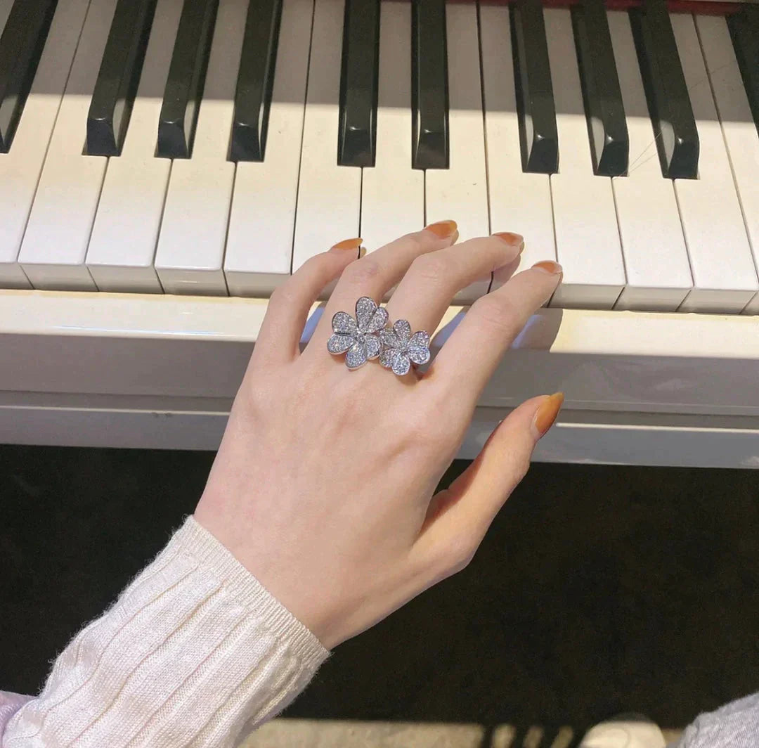 Frivole Diamond Between Ring – LUX VERSE Luxury Designer Fashion Outlet