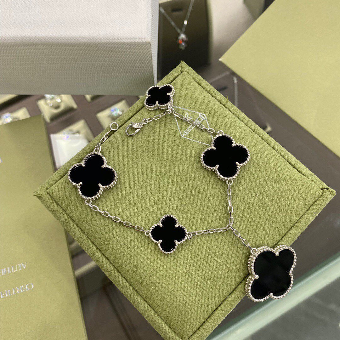 Magic Clover 5 Motifs  Onyx Bracelet Sivler – LUX VERSE Luxury Designer Fashion Outlet