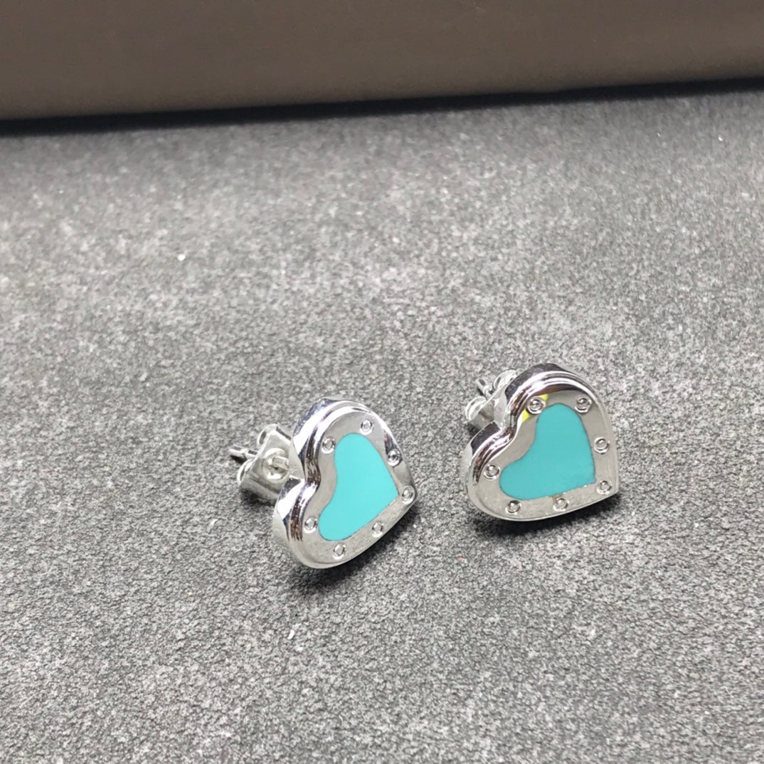 Heart Stud Silver Earrings – LUX VERSE Luxury Designer Fashion Outlet