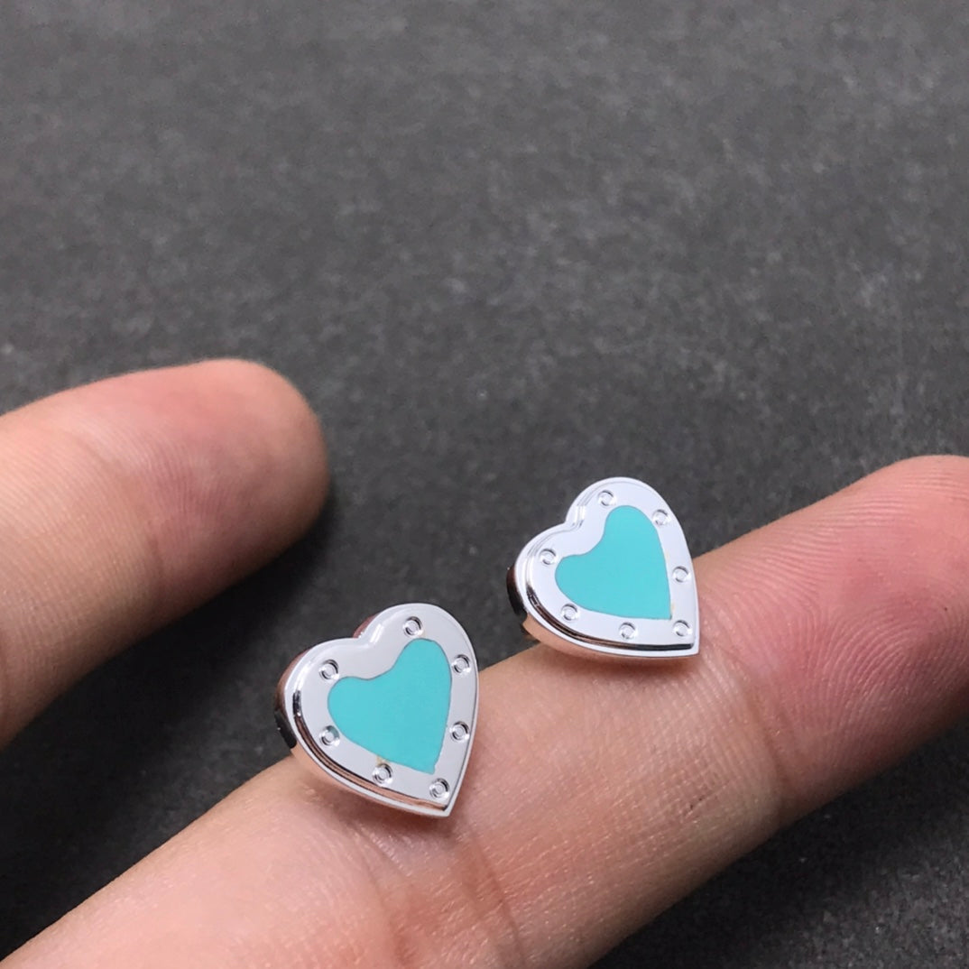 Heart Stud Silver Earrings – LUX VERSE Luxury Designer Fashion Outlet