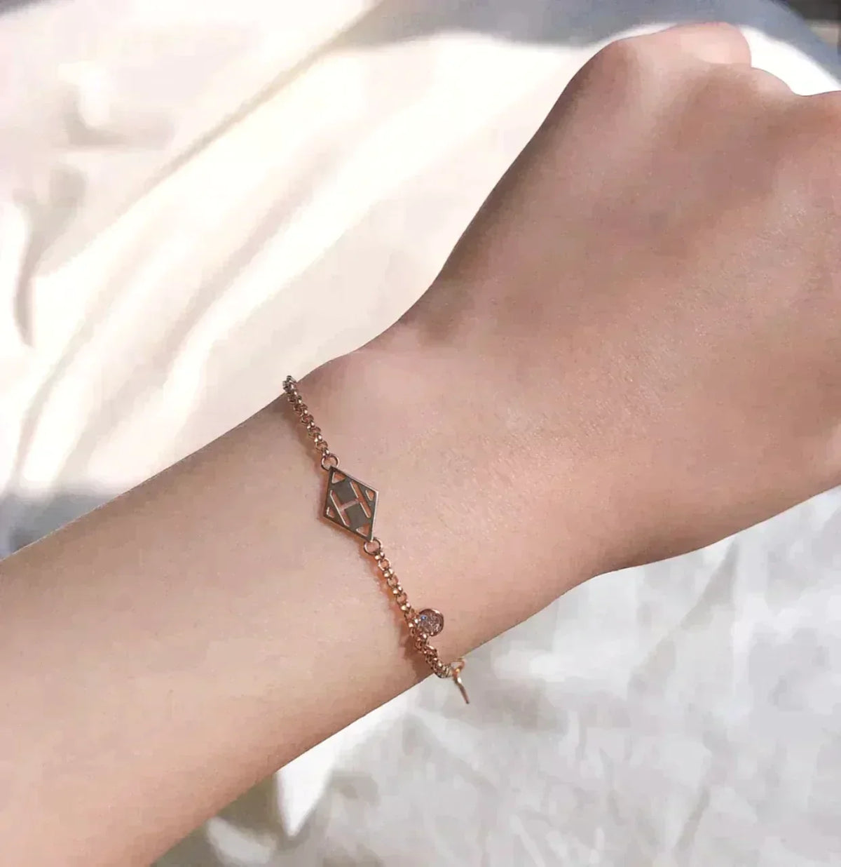 Echapee Rose Gold Bracelet – LUX VERSE Luxury Designer Fashion Outlet