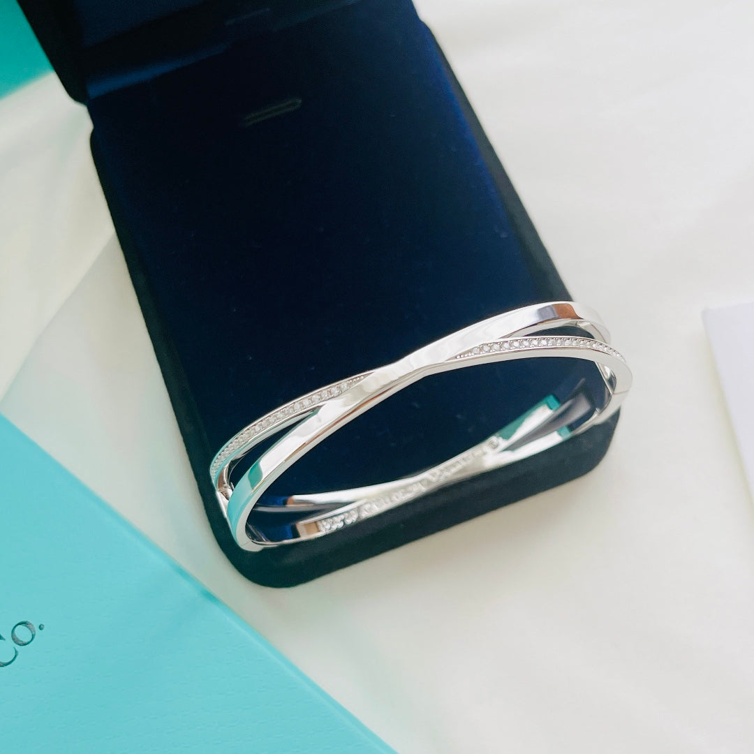 Narrow Hinged Banglein with Diamonds Small – LUX VERSE Luxury Designer Fashion Outlet