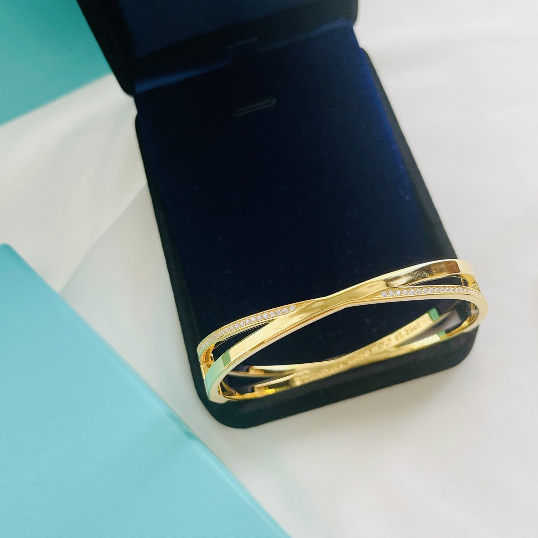 Narrow Hinged Banglein with Diamonds Small – LUX VERSE Luxury Designer Fashion Outlet