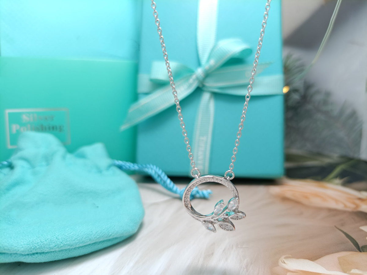 Diamond Vine Circle Pendant Platinum Necklace – LUX VERSE Luxury Designer Fashion Outlet