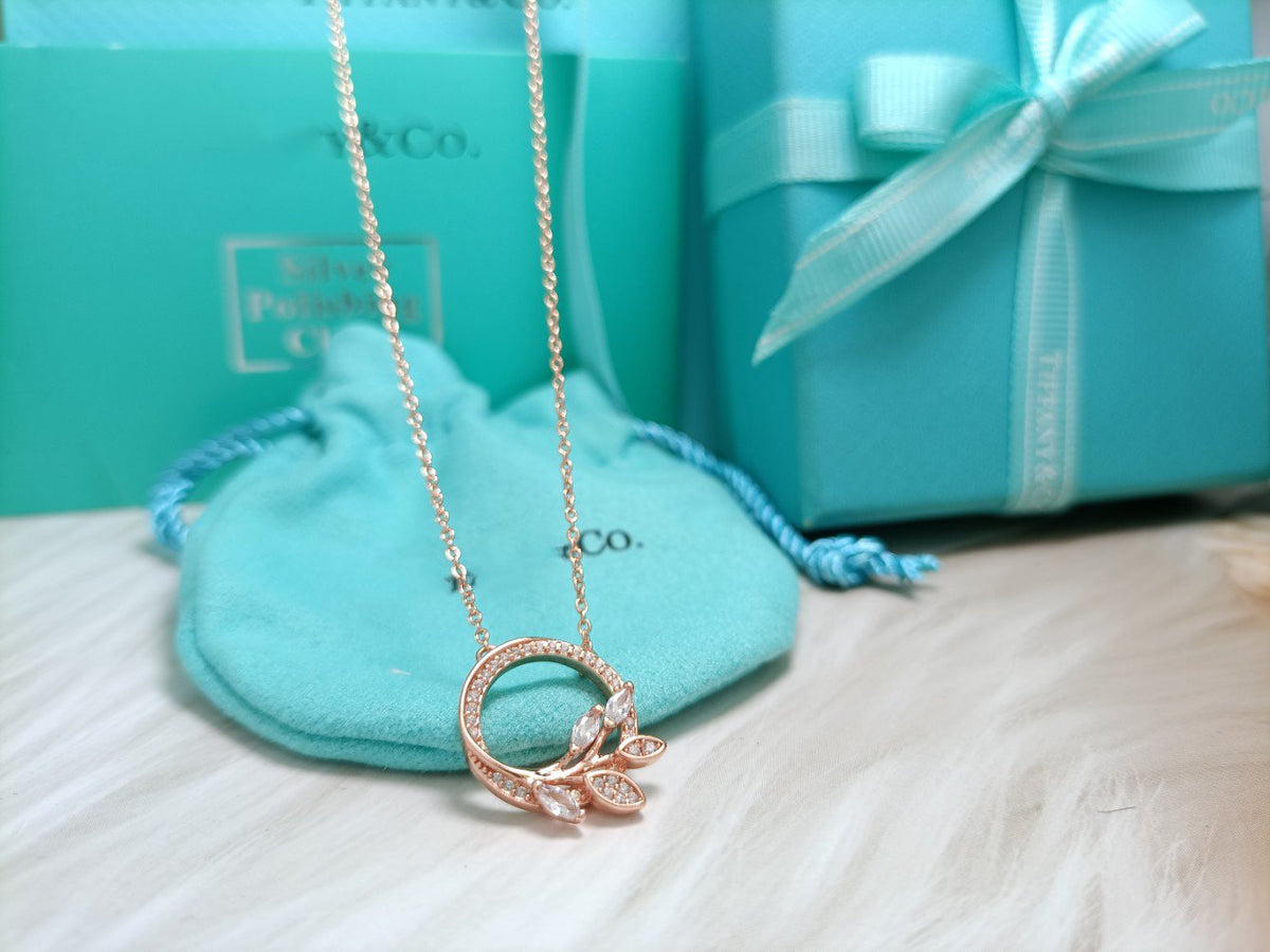 Diamond Vine Circle Pendant Platinum Necklace – LUX VERSE Luxury Designer Fashion Outlet
