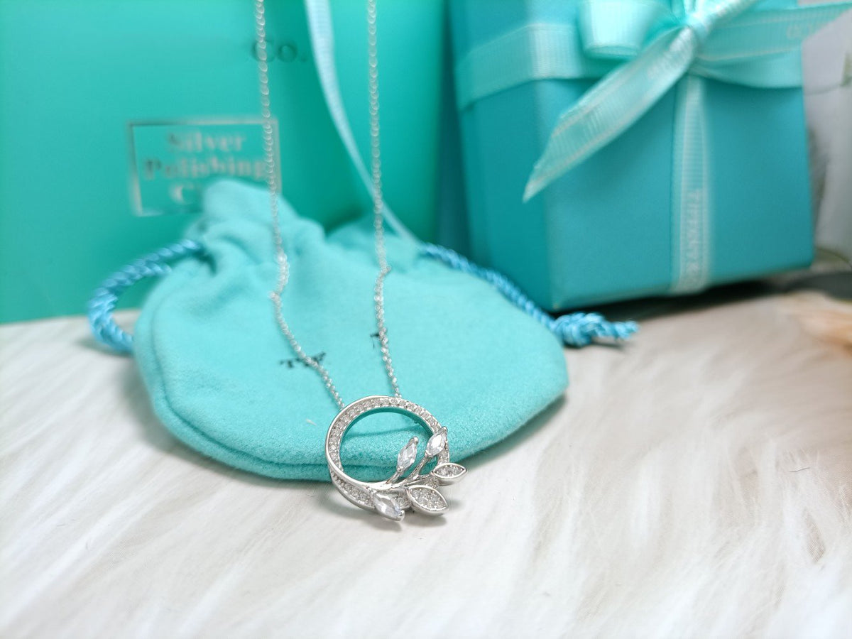Diamond Vine Circle Pendant Platinum Necklace – LUX VERSE Luxury Designer Fashion Outlet