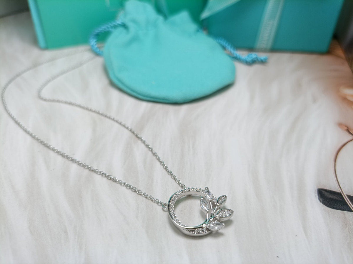 Diamond Vine Circle Pendant Platinum Necklace – LUX VERSE Luxury Designer Fashion Outlet