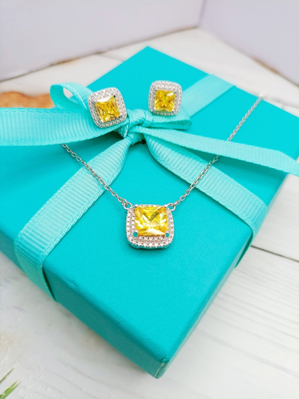 Sparklers Citrine Gemstone Pendant Necklace Sterling Silver – LUX VERSE Luxury Designer Fashion Outlet