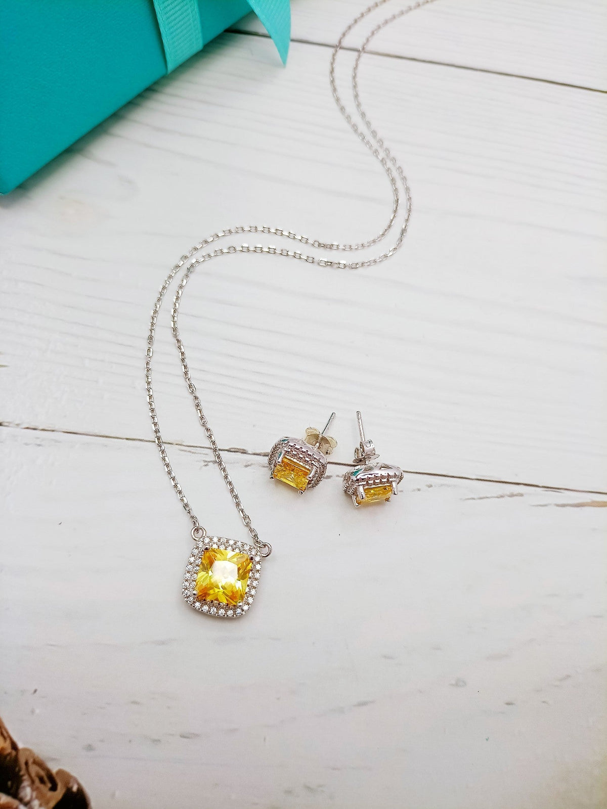 Sparklers Citrine Gemstone Pendant Necklace Sterling Silver – LUX VERSE Luxury Designer Fashion Outlet