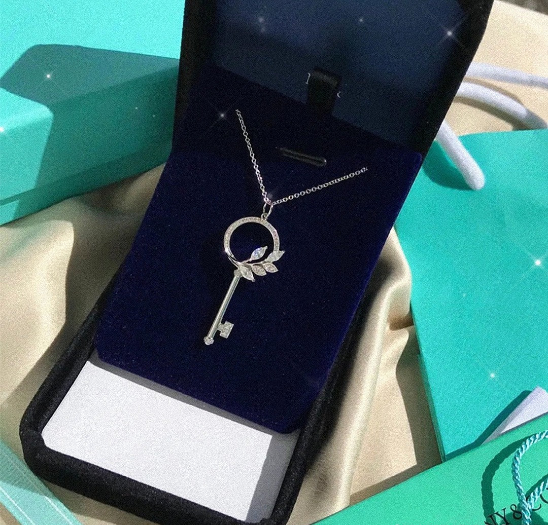 Victoria Diamond Rose Gold Vine Circle Key Necklace – LUX VERSE Luxury Designer Fashion Outlet