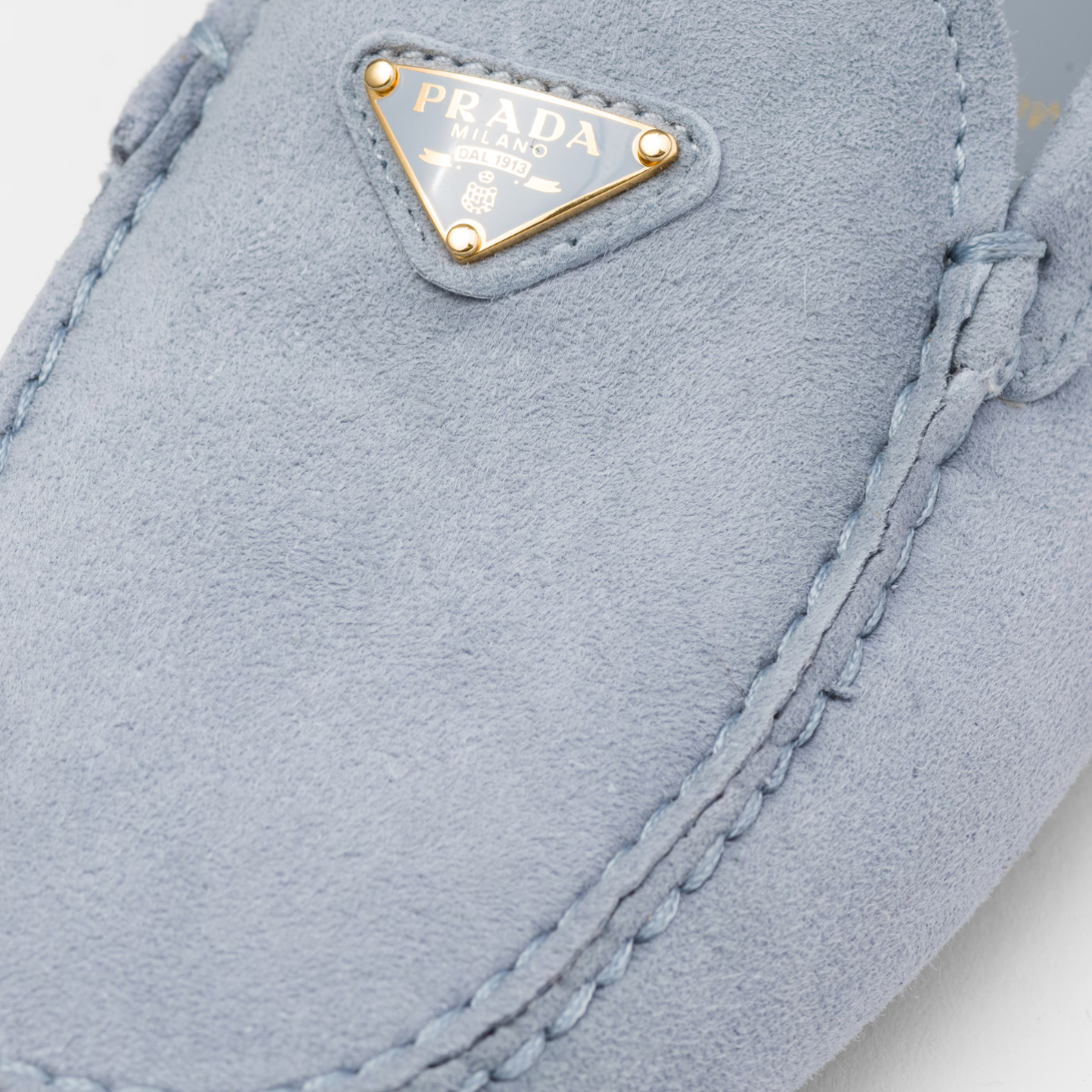 Suede driving loafers – these driving loafers with timeless charm have a sleek silhouette, an expression – LUX VERSE Luxury Designer Fashion Outlet