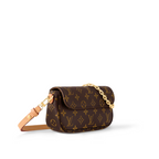 Wallet on Chain Ivy – three card slots and a zipped inside pocket make it perfect for everyday essentials – LUX VERSE Luxury Designer Fashion Outlet