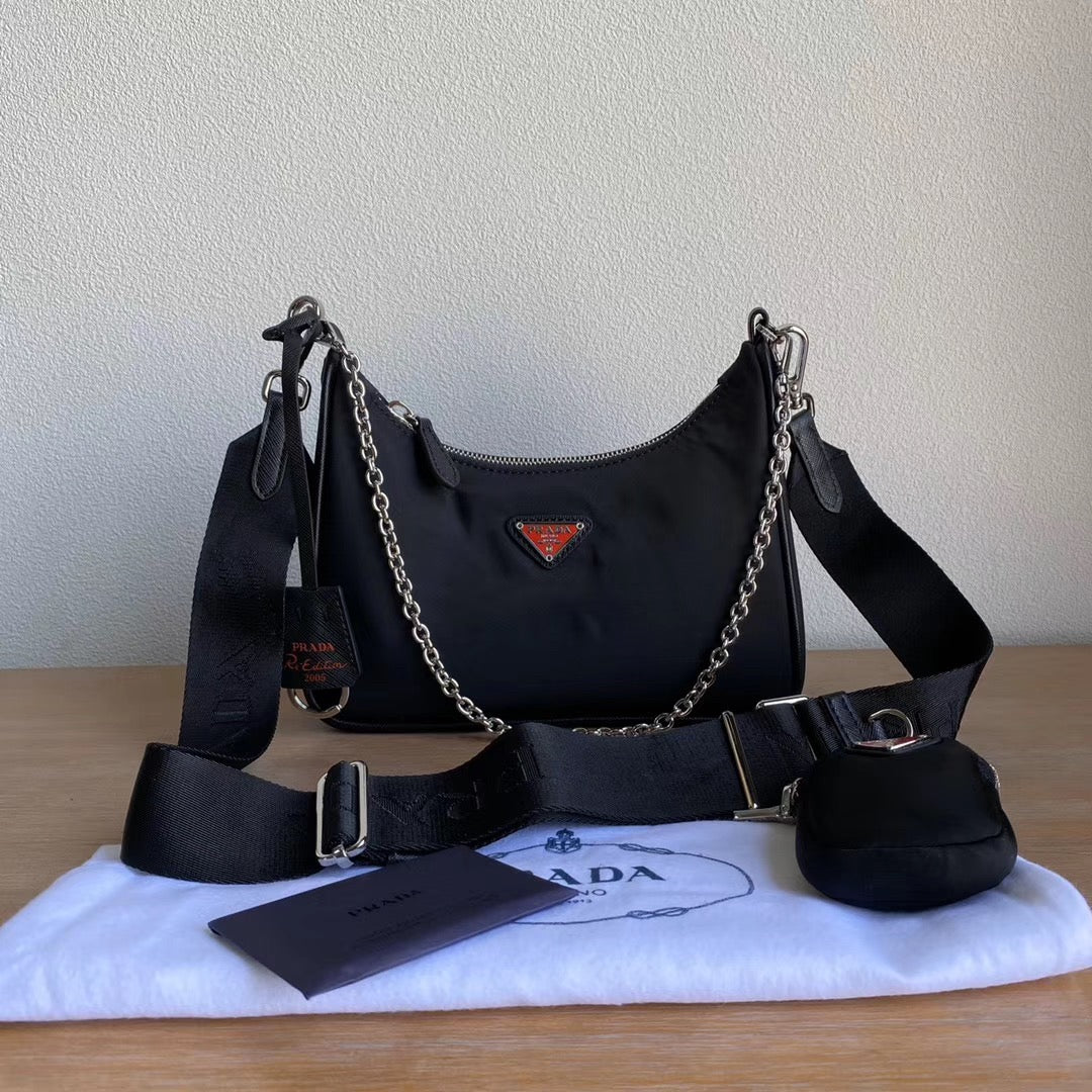 Cadena Shoulder Bag