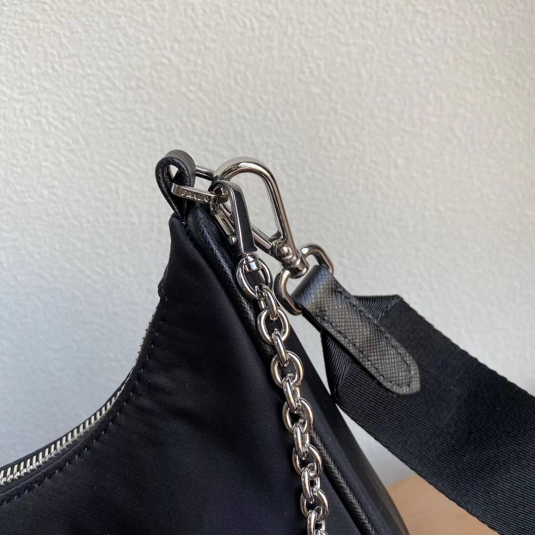 Cadena Shoulder Bag