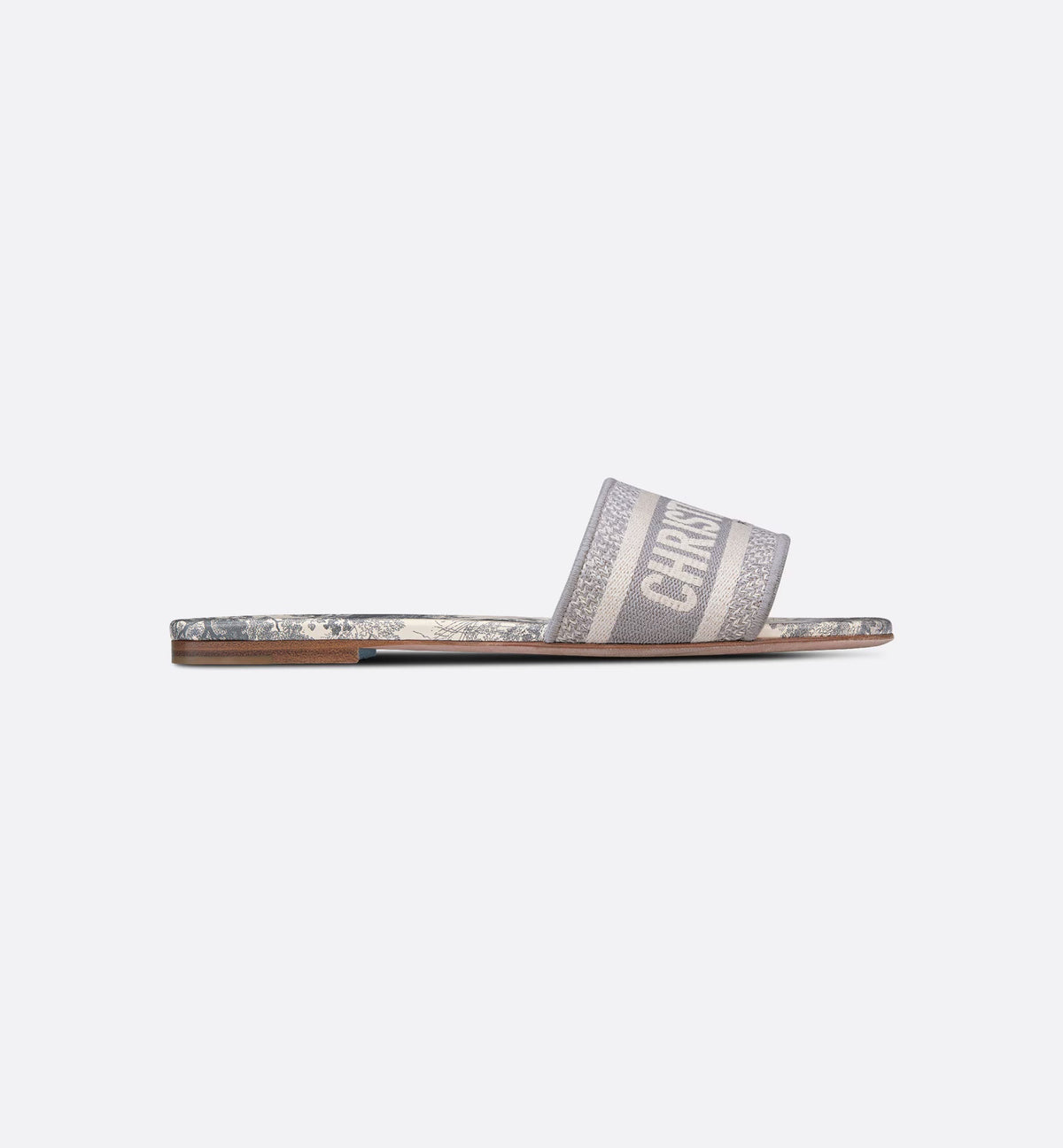 Dway slide – its streamlined silhouette makes it easy to slip on to complete a relaxed look – LUX VERSE Luxury Designer Fashion Outlet