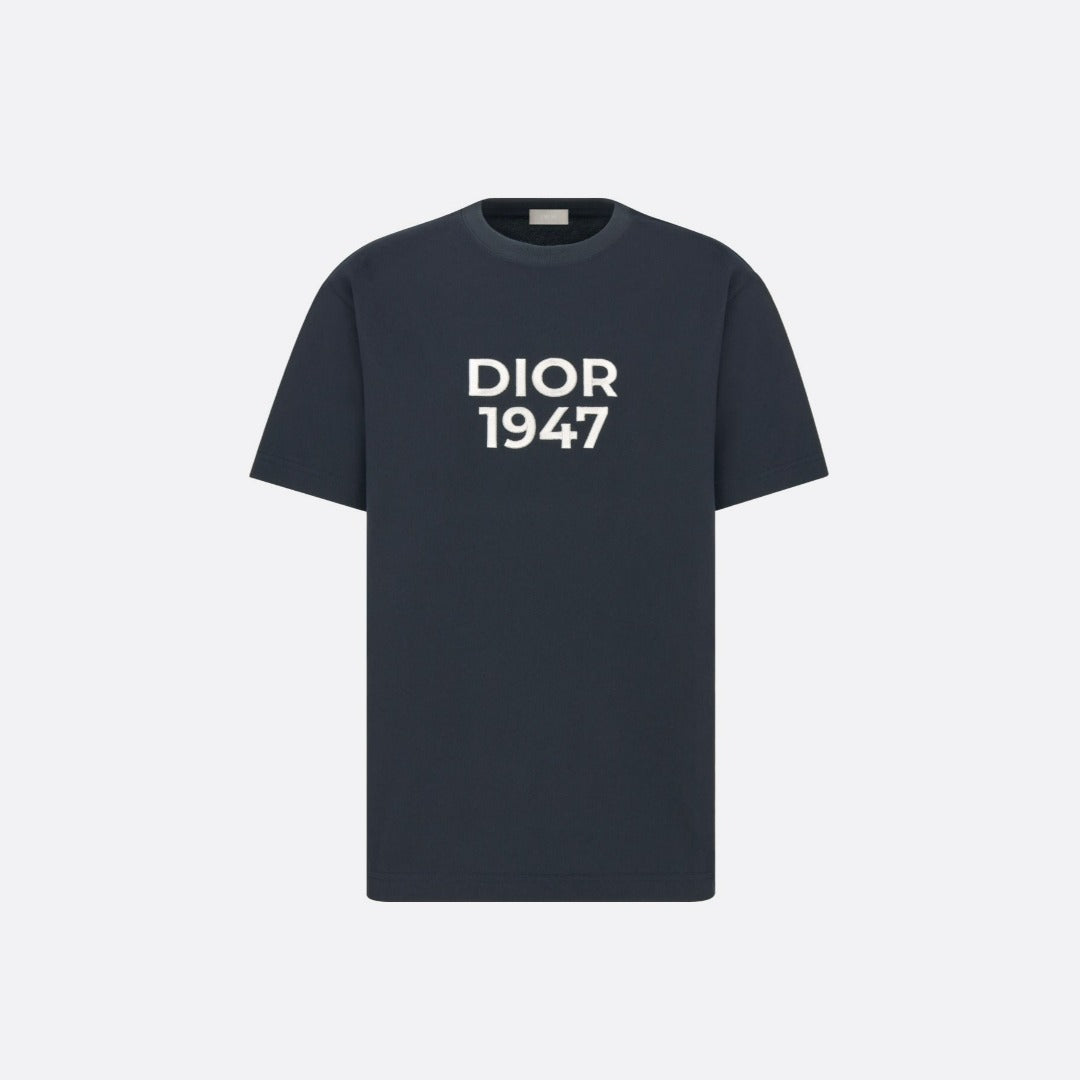 Relaxed-Fit T-Shirt Navy Blue Cotton Jersey – new for Spring 2024, the T-shirt showcases the embroidered 1947 signature on the – LUX VERSE Luxury Designer Fashion Outlet