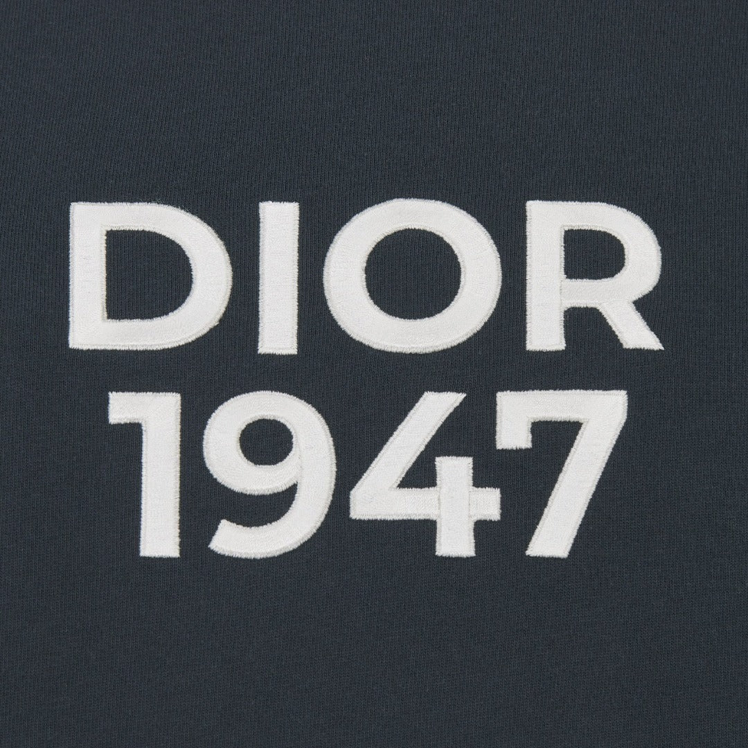 Relaxed-Fit T-Shirt Navy Blue Cotton Jersey – new for Spring 2024, the T-shirt showcases the embroidered 1947 signature on the – LUX VERSE Luxury Designer Fashion Outlet
