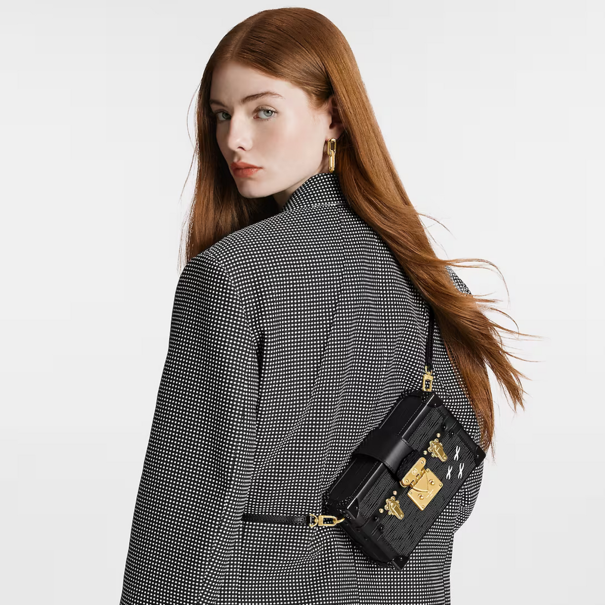 Petite Malle Iconic Black – from its shape to its iconic S-lock and polished metal fittings, the Petite Malle – LUX VERSE Luxury Designer Fashion Outlet