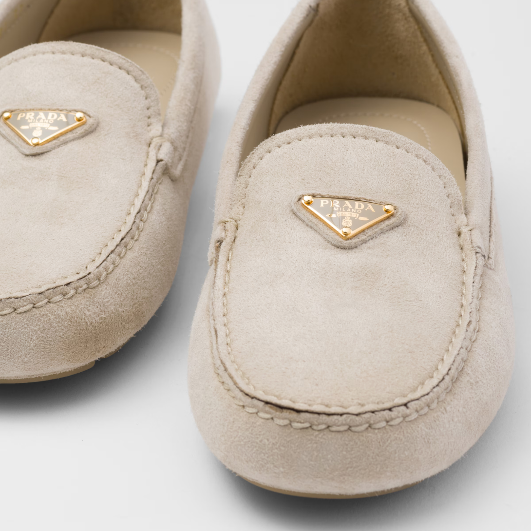 Suede driving loafers – these driving loafers with timeless charm have a sleek silhouette, an expression – LUX VERSE Luxury Designer Fashion Outlet