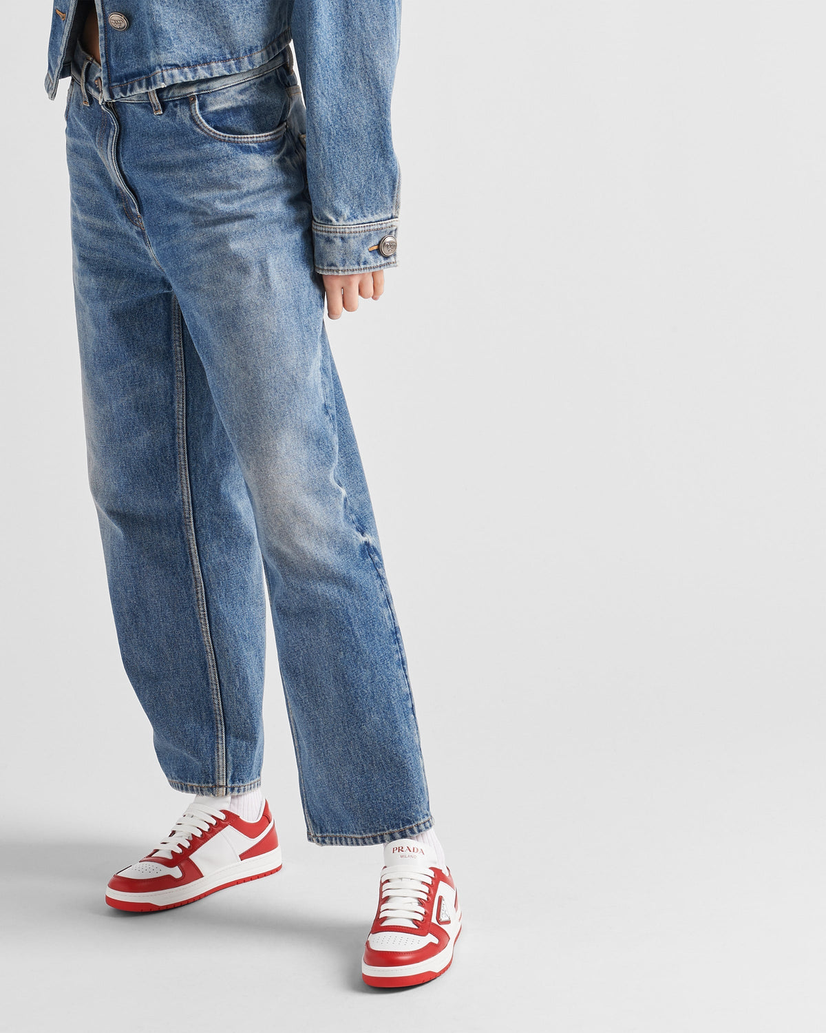 Downtown sporty leather sneakers – the new color contrast emphasizes the lines of the shoe, creating a dynamic mix – LUX VERSE Luxury Designer Fashion Outlet