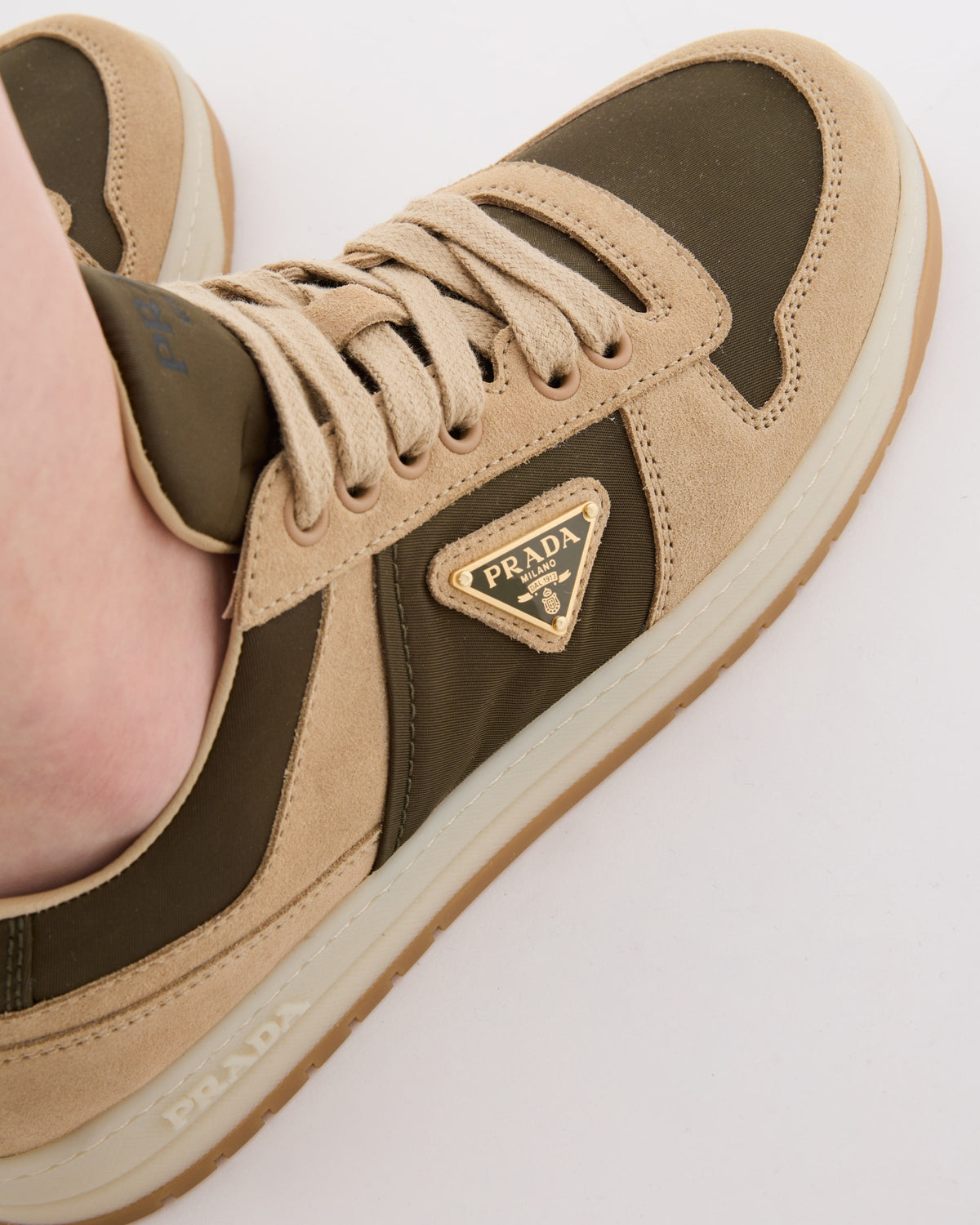 Downtown suede and Re-Nylon sneakers – the enameled metal triangle logo decorates the suede shoes completed by comfortable, – LUX VERSE Luxury Designer Fashion Outlet