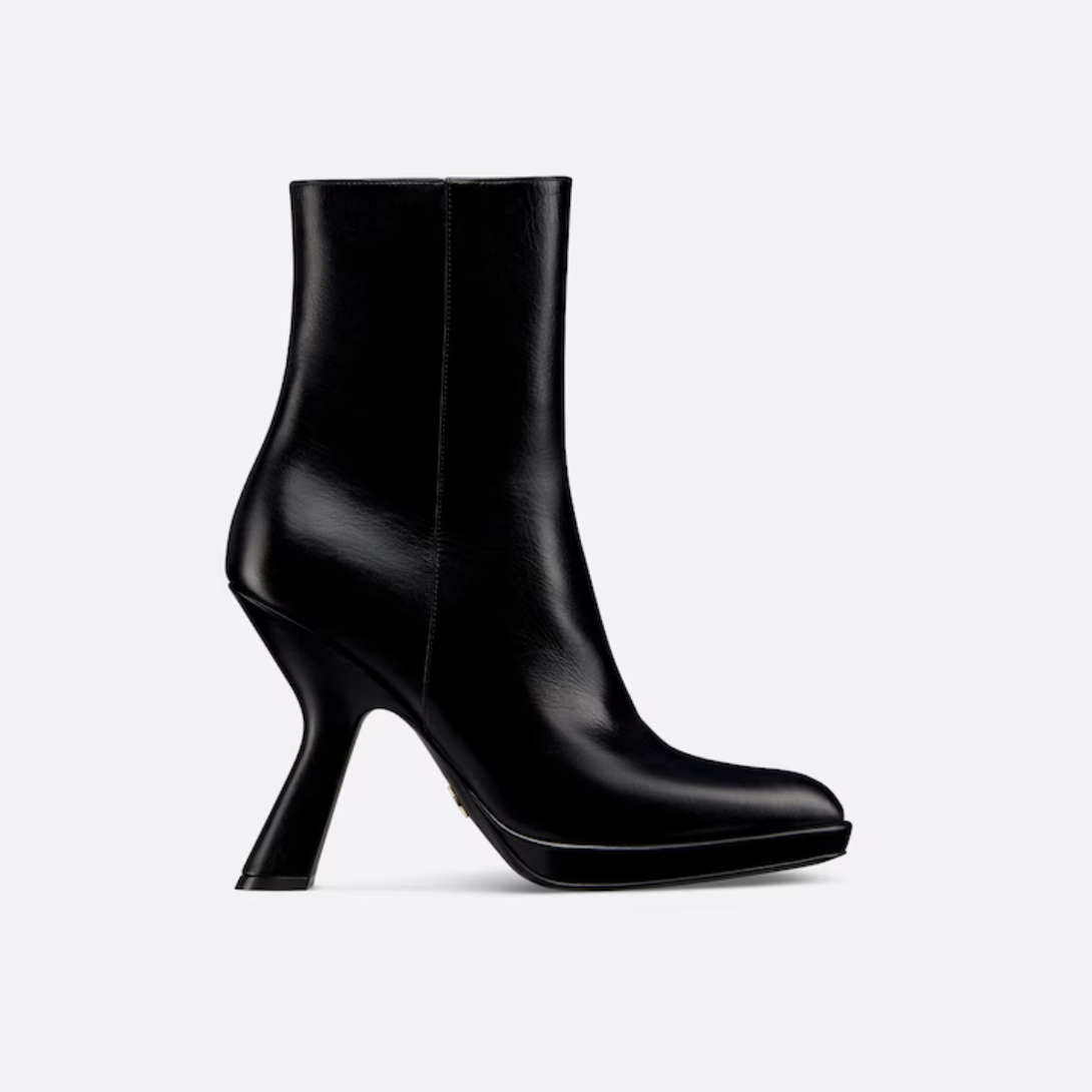 D-Fiction Heeled Ankle Boot – new for Winter 2023, the D-Fiction heeled ankle boot transcends codes of elegance – LUX VERSE Luxury Designer Fashion Outlet