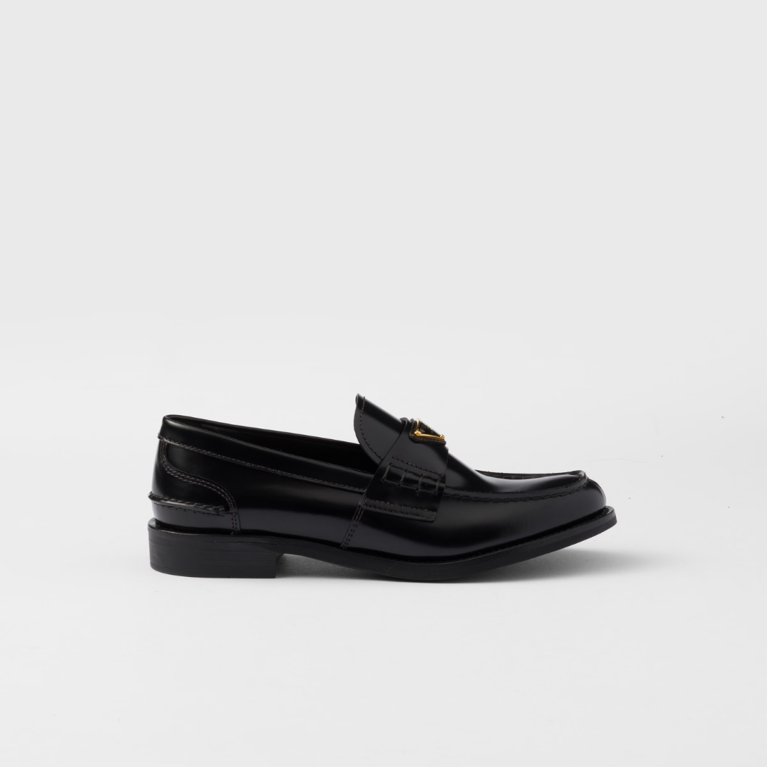 Brushed leather loafers – these loafers with a tapered silhouette are enhanced by the crochet's texture, which – LUX VERSE Luxury Designer Fashion Outlet