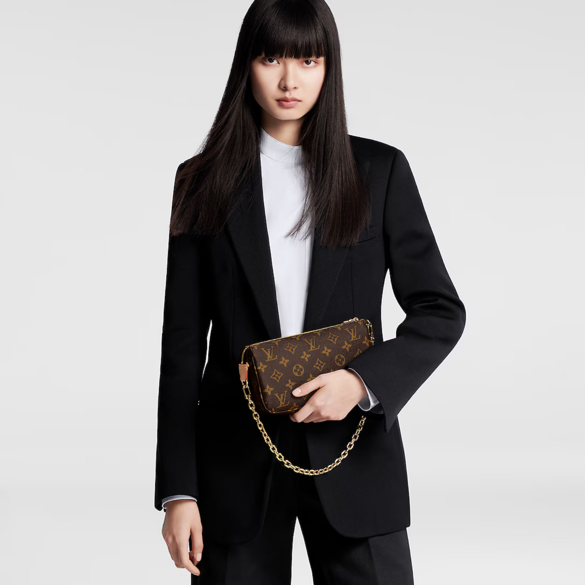 Pochette Accessoires – this chic pouch offers different looks and carry options thanks to its removable – LUX VERSE Luxury Designer Fashion Outlet