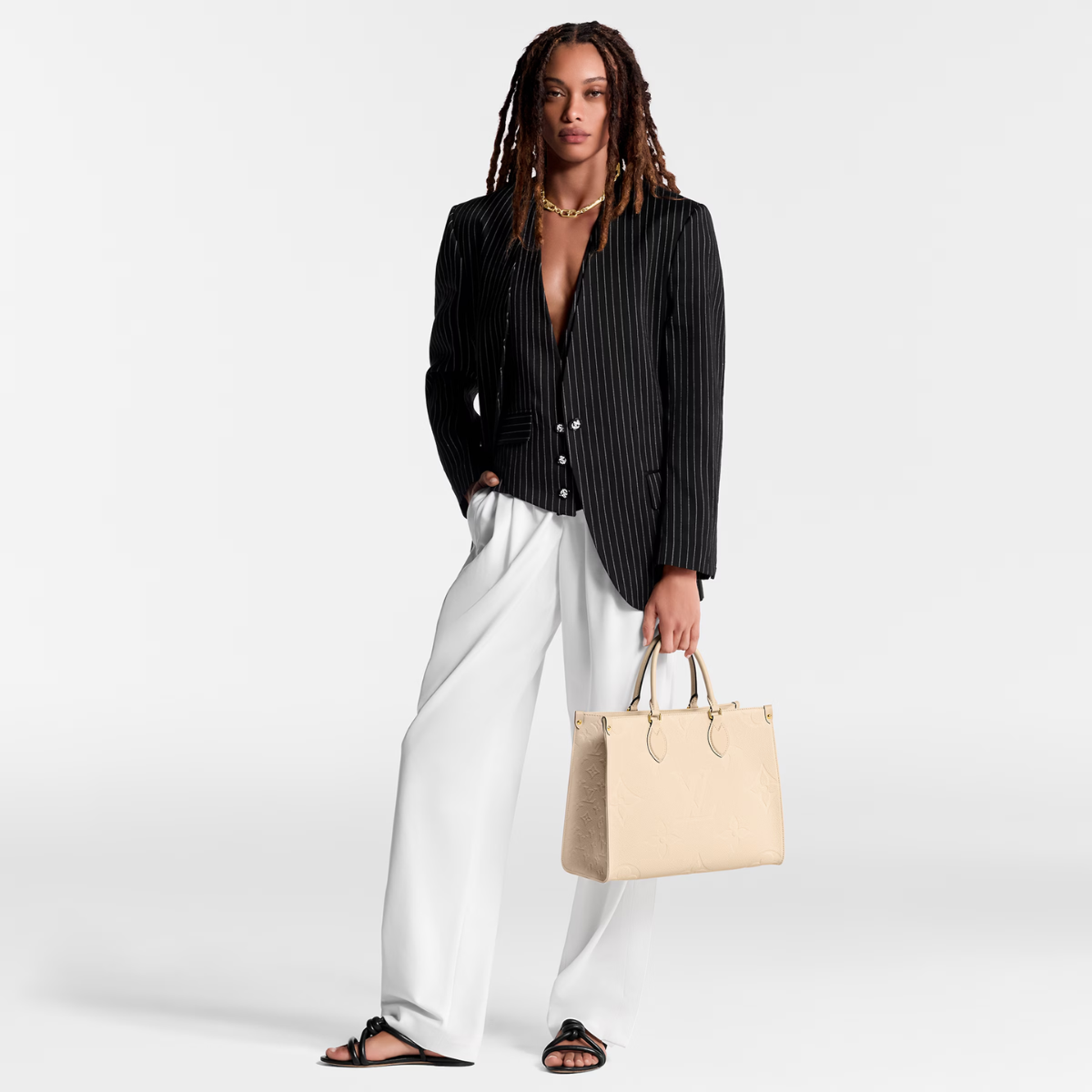 OnTheGo MM Creme – the Monogram embossed into the grained leather brings a subtle elegance to the bag’s – LUX VERSE Luxury Designer Fashion Outlet