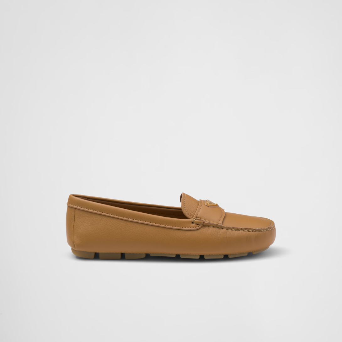 Leather driving shoes – these driving shoes with a timeless design are enriched with a buckskin-embossed – LUX VERSE Luxury Designer Fashion Outlet