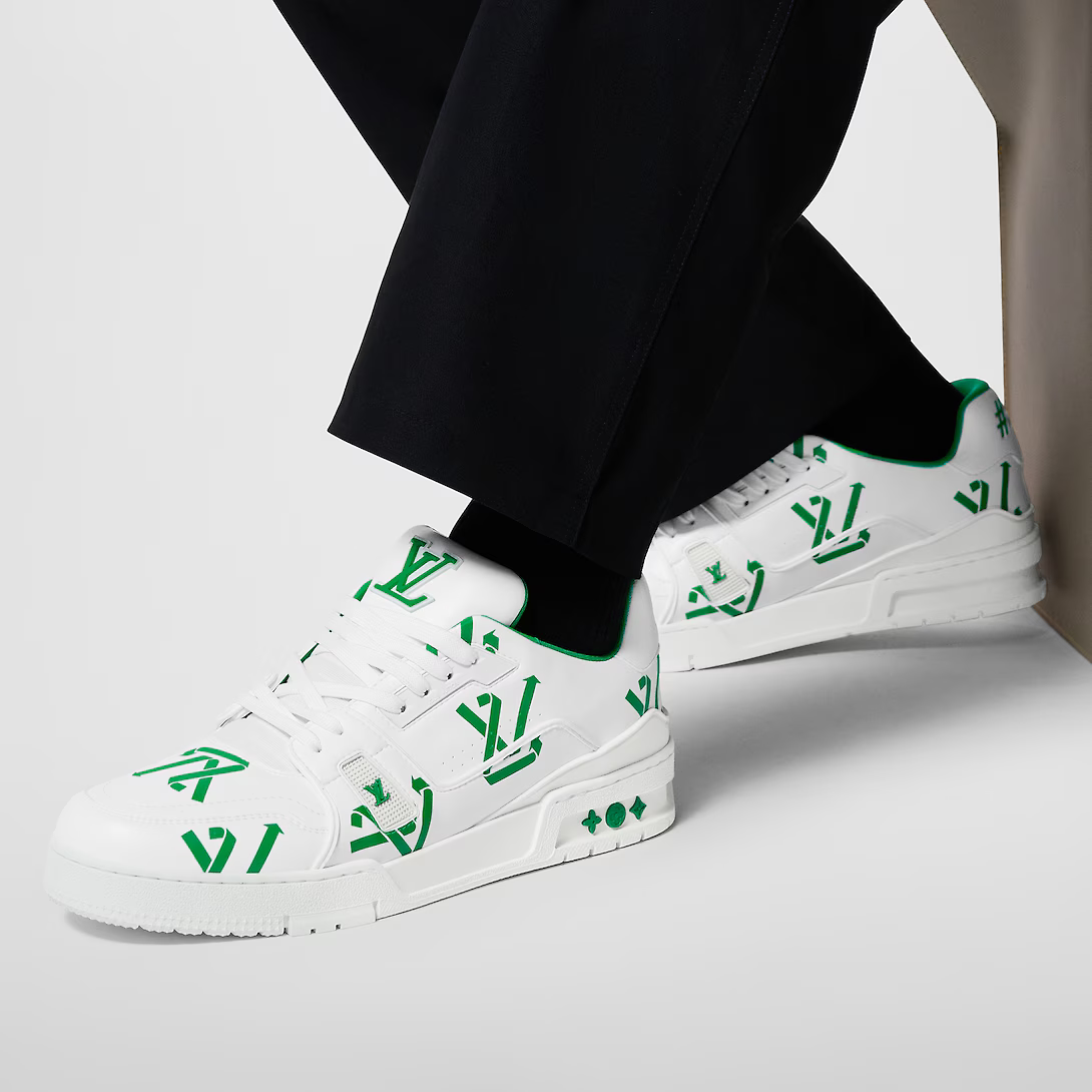 Trainer Sneaker Printed Green – the upcycling logo is used as a print on the upper, which is also signed with – LUX VERSE Luxury Designer Fashion Outlet