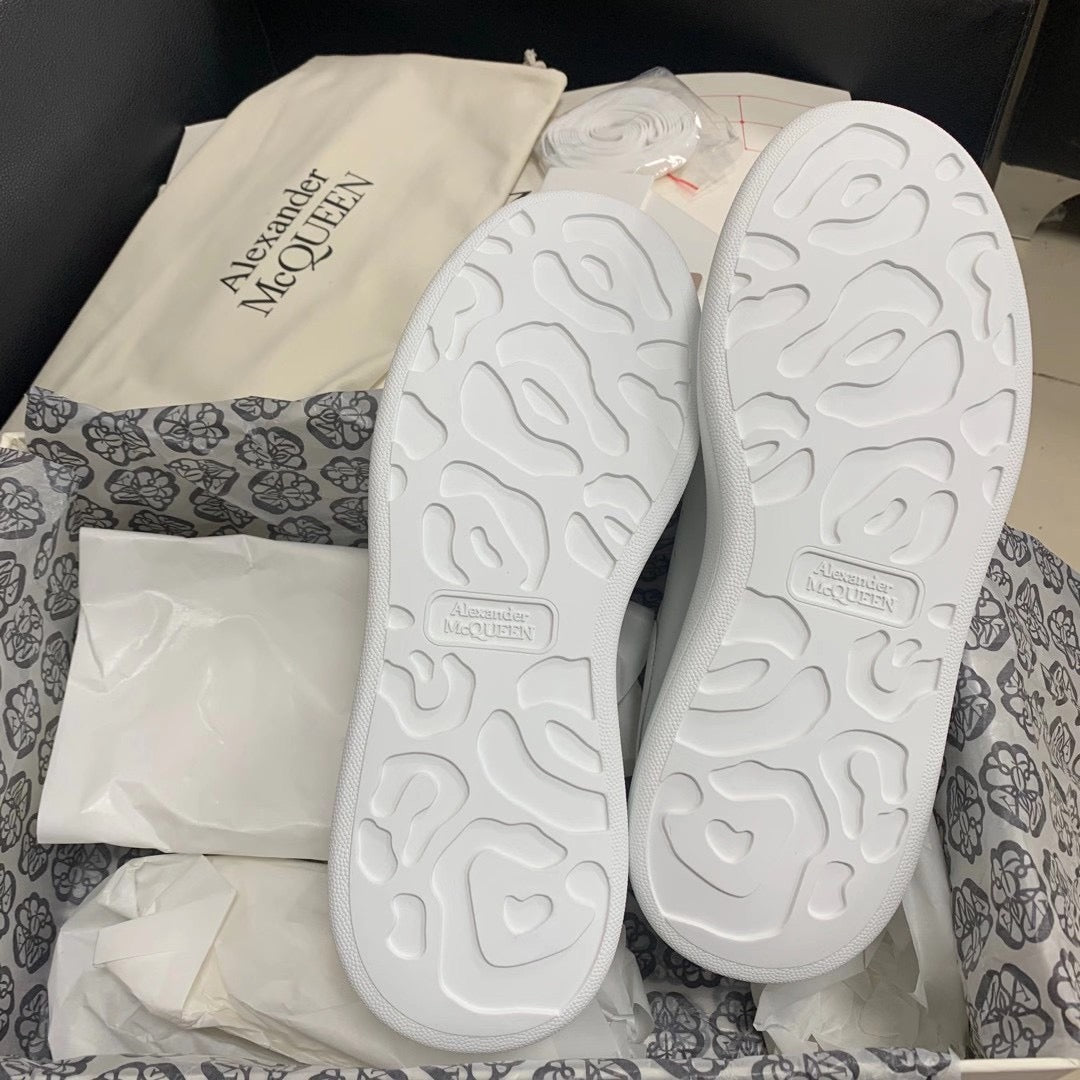 Oversized weiße Tab-Sneaker