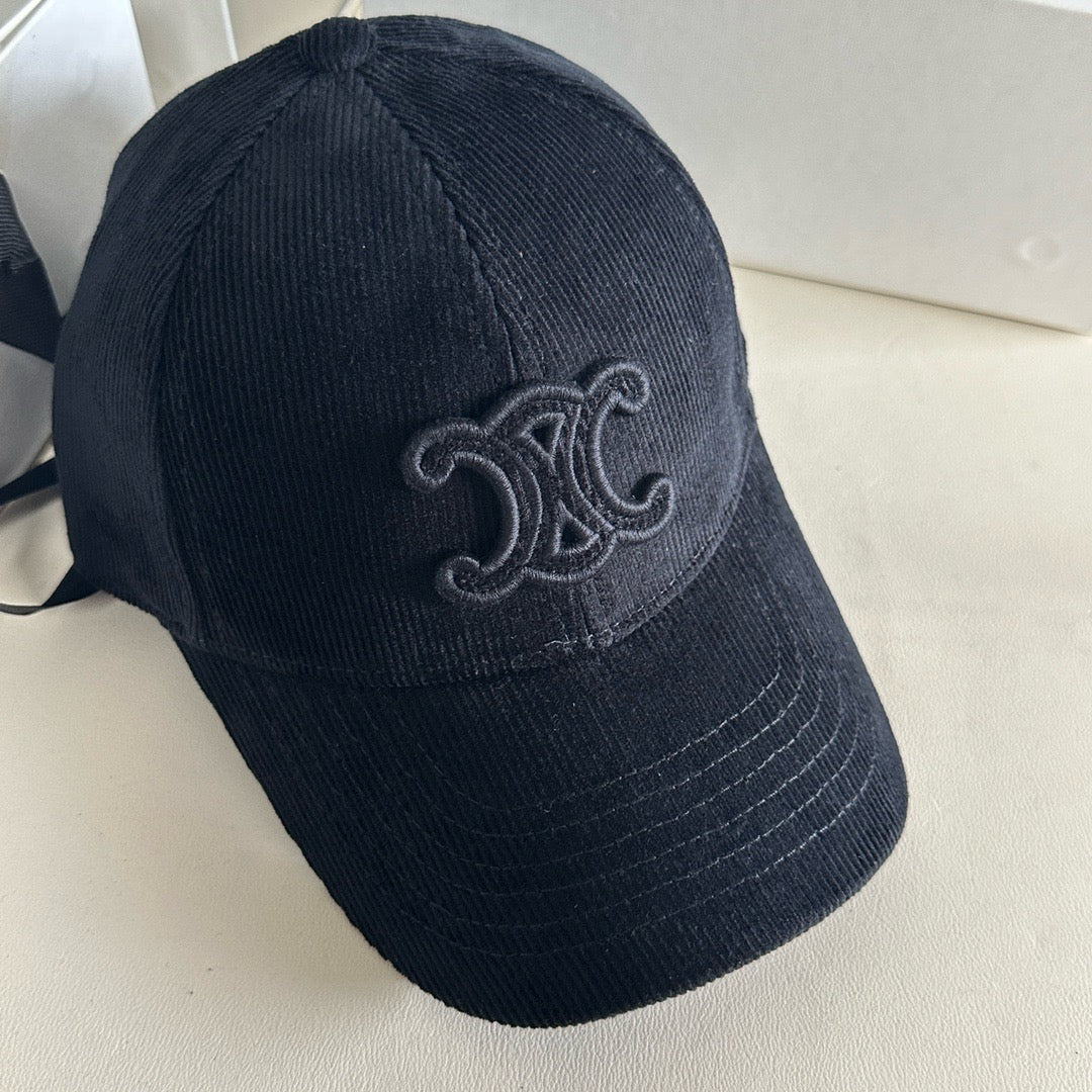 Schwarz-weiße Kappe