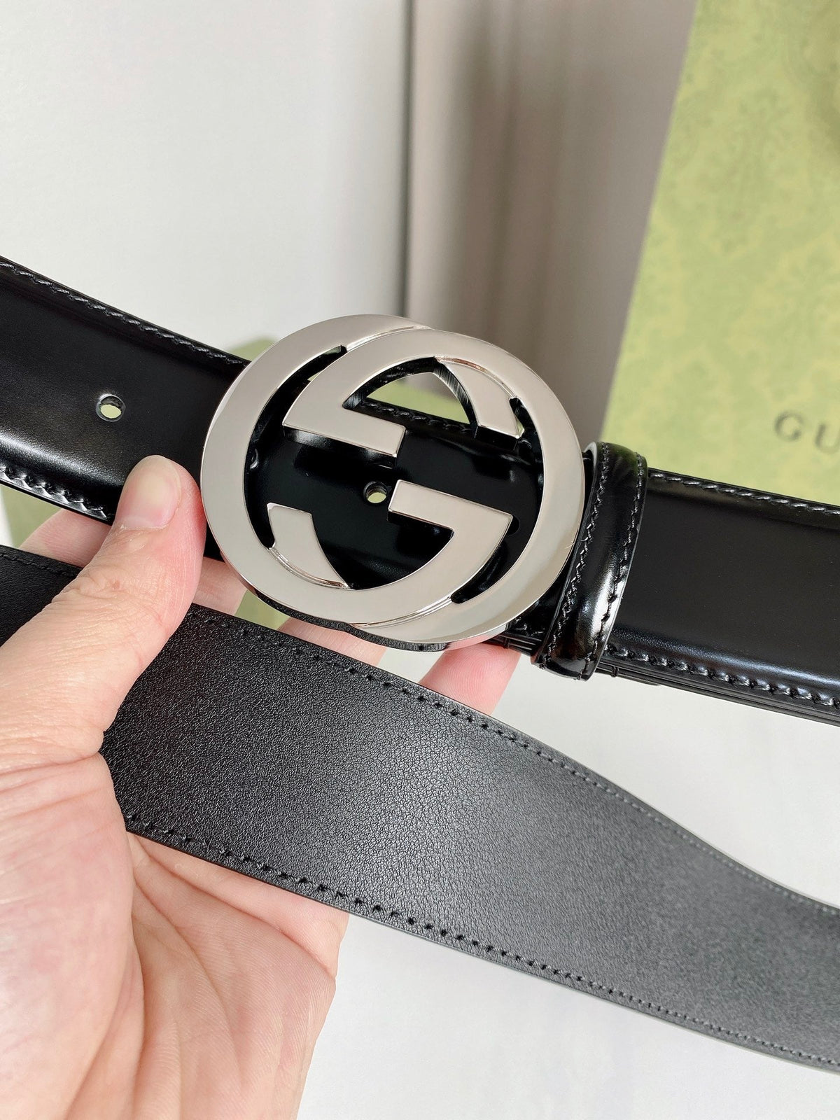 Schmaler Gürtel mit ineinandergreifendem G