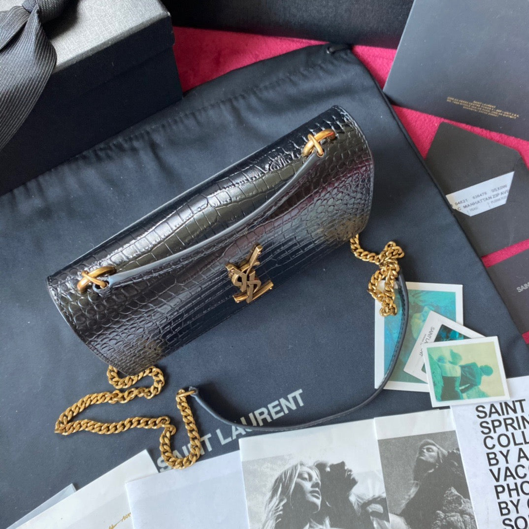 Kate Schultertasche mit Krokoprägung