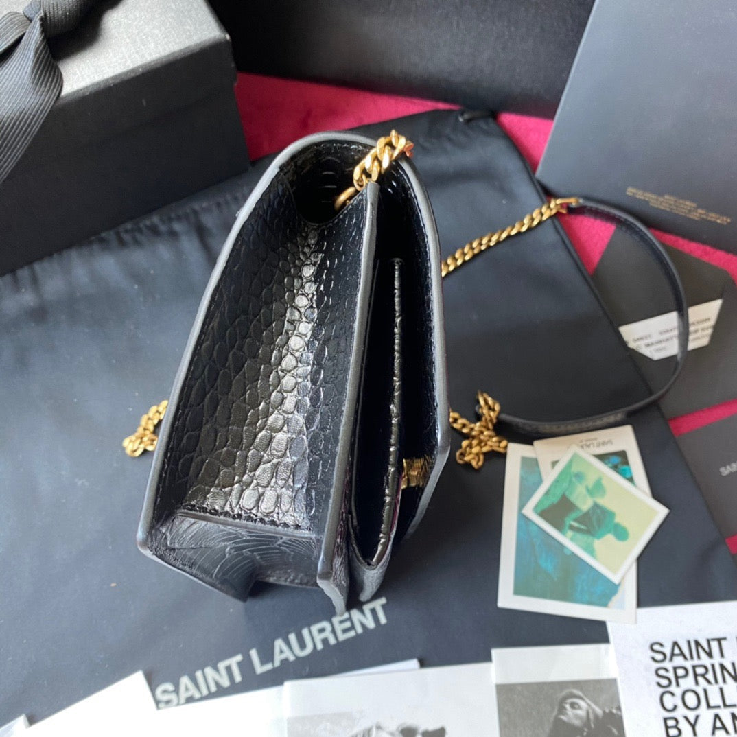 Kate Schultertasche mit Krokoprägung