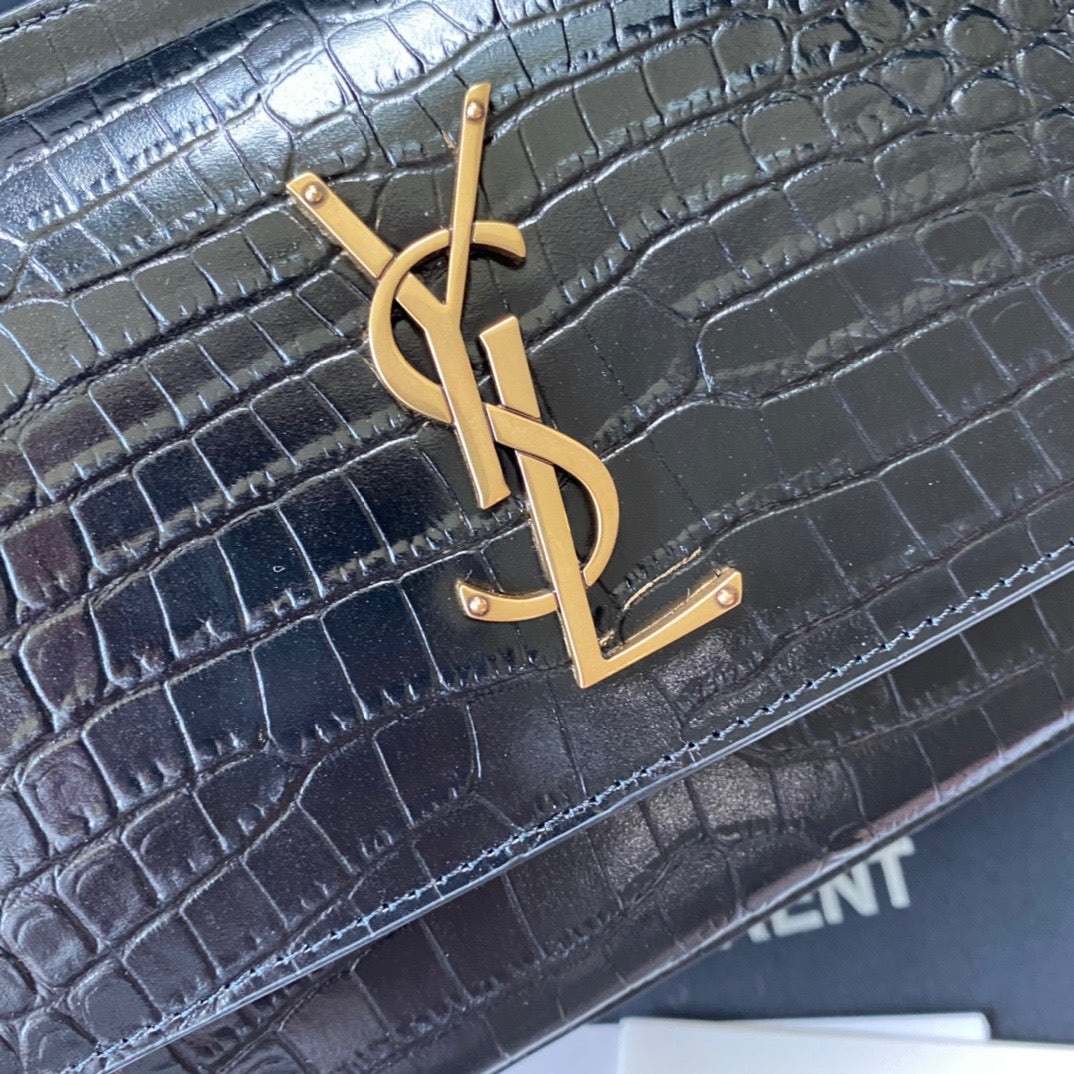 Kate Schultertasche mit Krokoprägung